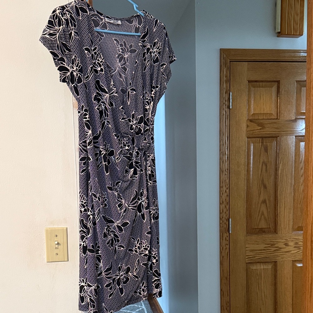 Shelby & Palmer Black and white  Floral Midi Dress size large EUC